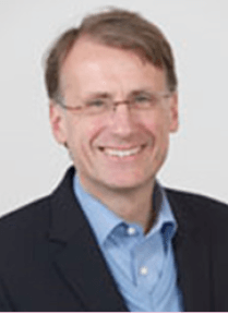 Porträt eines Mannes vor neutralem Hintergrund (Prof. Doctor Dirk Müller Wieland)